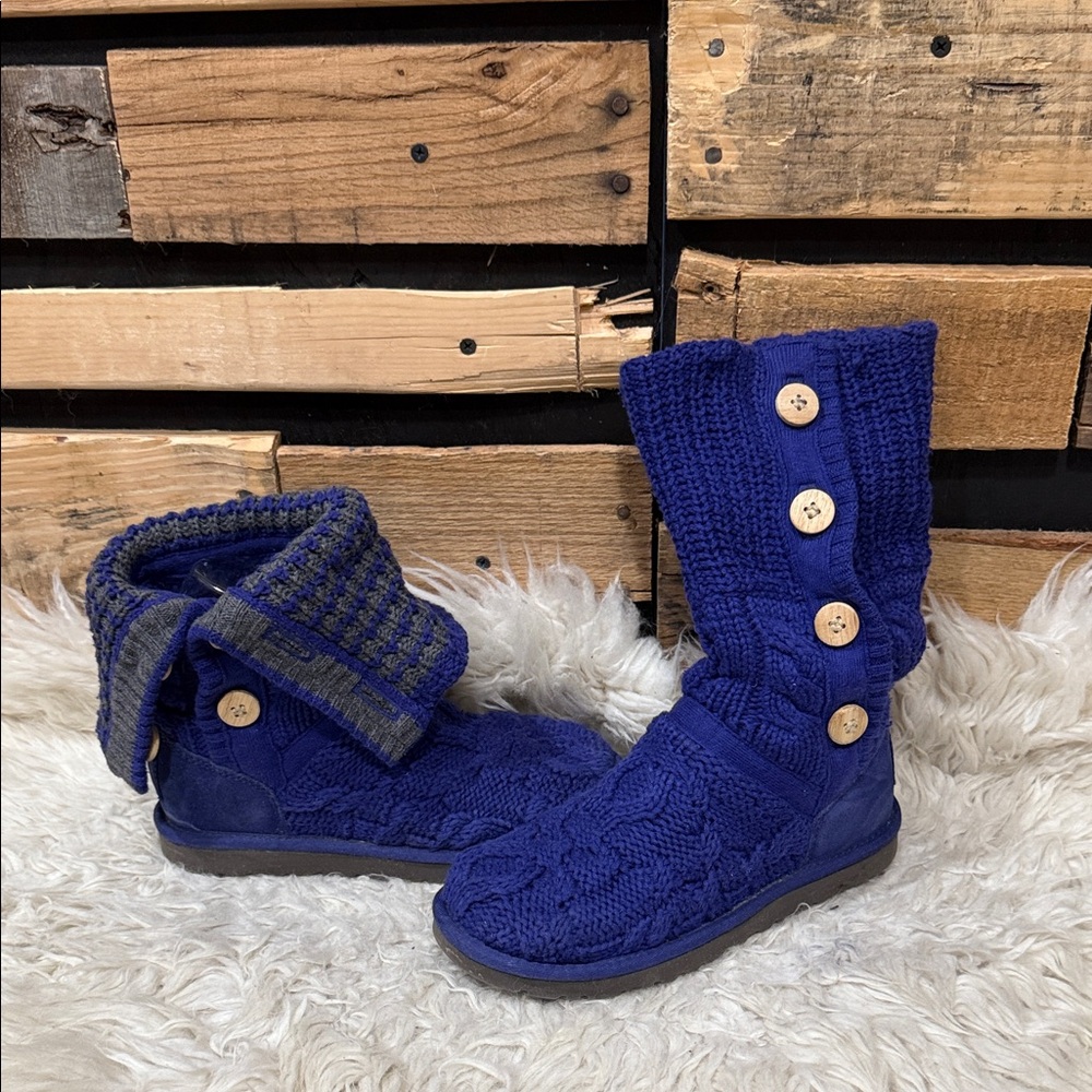 UGG Australia Women's Purple Cable‎ Knit Leland
1000464 Fold Over Boots 5 Button